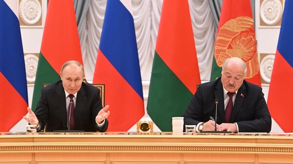 Vladimir Putin și Aleksandr Lukașenko  - Sputnik Moldova