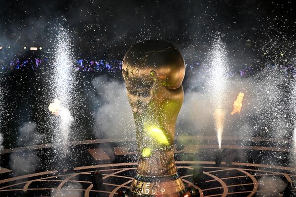 Ceremonia de închidere a Cupei Mondiale înainte de începerea meciului final dintre naționalele Argentinei și Franței. - Sputnik Moldova