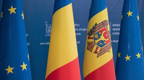 Флаги Молдовы, Румынии и Евросоюза - Sputnik Молдова