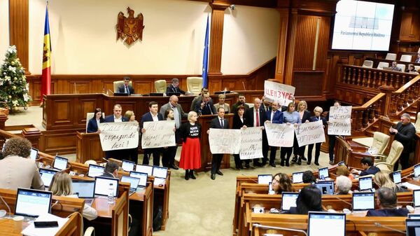 Фракция социалистов и коммунистов объявила о бойкоте заседаний парламента - Sputnik Молдова