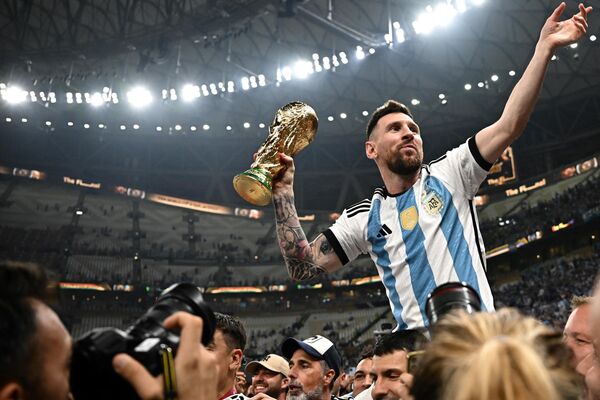Капитан сборной Аргентины Лионель Месси на церемонии награждения победителей чемпионата мира по футболу 2022 в Катаре. - Sputnik Молдова