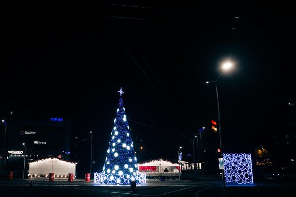 Pomul de Crăciun din centrul Capitaleia - Sputnik Moldova