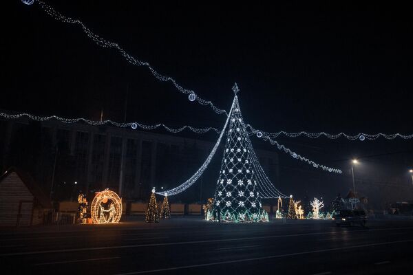Decorațiuni de Crăciun instalate în centrul Capitalei - Sputnik Moldova