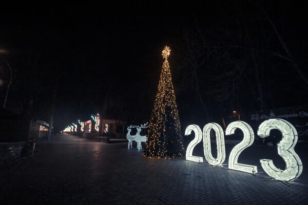 Decorațiuni de Crăciun instalate în centrul Capitalei - Sputnik Moldova