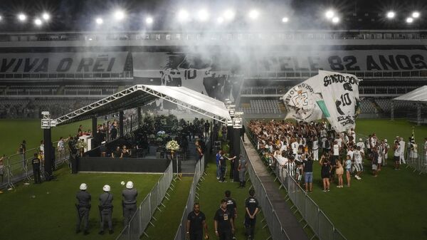 Церемония прощания с легендой бразильского футбола Пеле на стадионе Урбано Кальдейра в Сантосе, Сан-Паулу, Бразилия - Sputnik Молдова