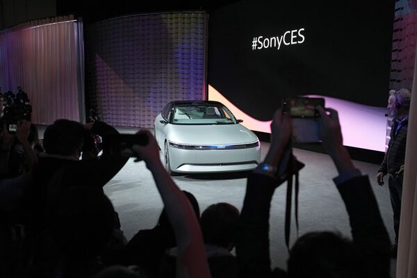 Компании Sony и Honda показали первый прототип автомобиля совместной марки Afeela на выставке электроники и технологий CES 2023 в США. - Sputnik Молдова