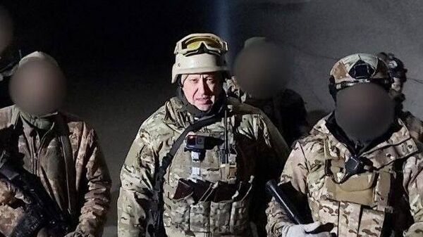 Luptătorii companiei militare private „Vagner” alături de omul de afaceri Avgheni Prigojin în Soledar - Sputnik Moldova