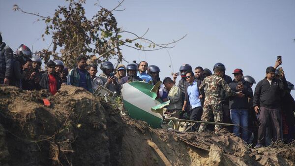 Salvatori la locul unde s-a prăbușit un avion în Pokhara, Nepal - Sputnik Moldova