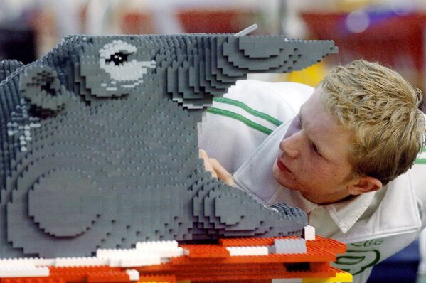 Создание модели гиппопотама из Lego в Среднечешском крае. - Sputnik Молдова
