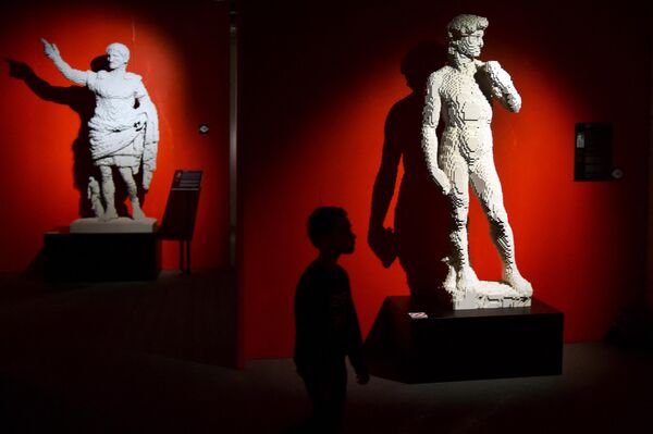 Античные статуи из Lego на выставке в Минске. - Sputnik Молдова