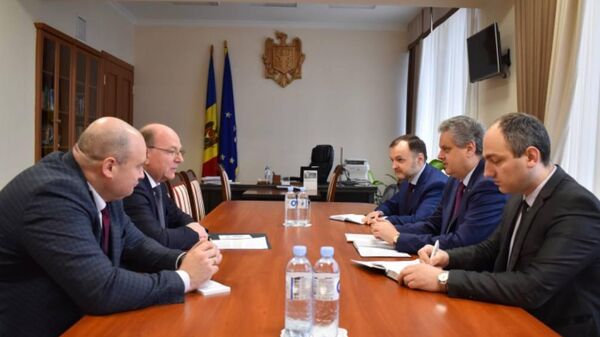 Vasnețov s-a întâlnit cu Serebrian  - Sputnik Moldova