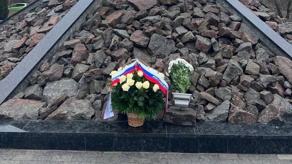 Российские дипломаты возложили цветы в память о жертвах Холокоста - Sputnik Молдова