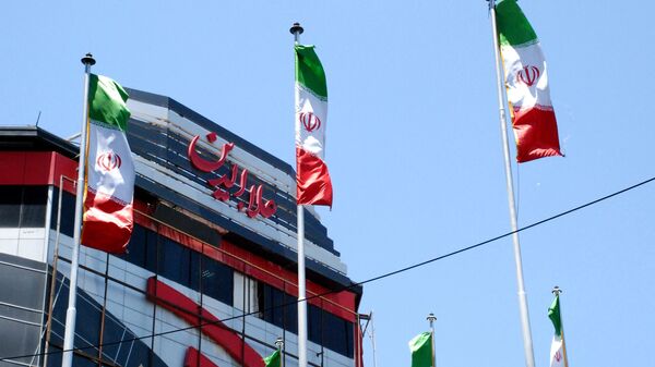 Флаги Ирана на одной из улиц Тегерана - Sputnik Молдова