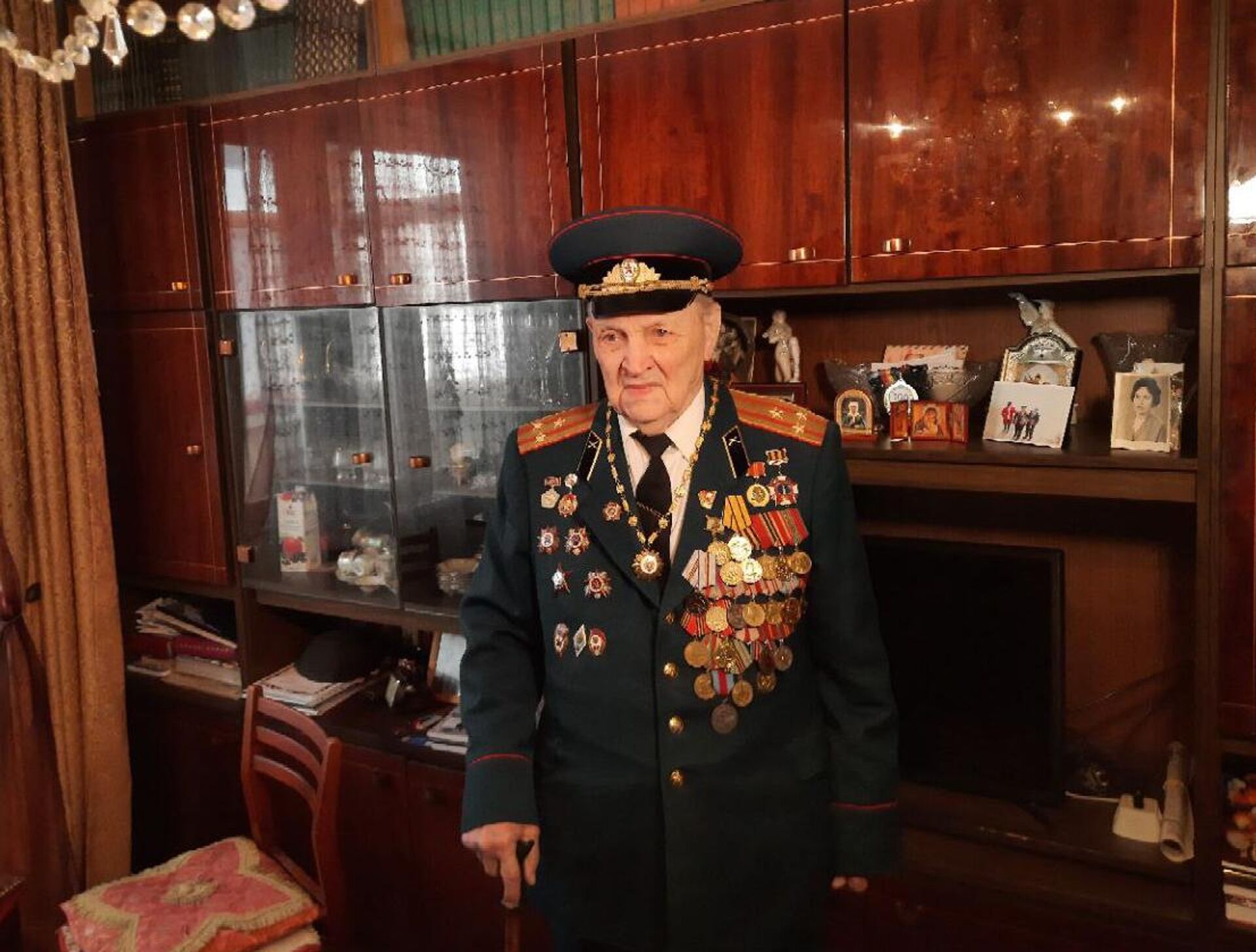 В Кишиневе поздравили ветерана П. В. Гладкова, участника  Сталинградской битвы - Sputnik Молдова, 1920, 02.02.2023