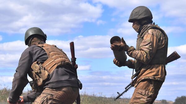 Работа артиллерийского расчета ЧВК Вагнер под Бахмутом в ДНР - Sputnik Молдова