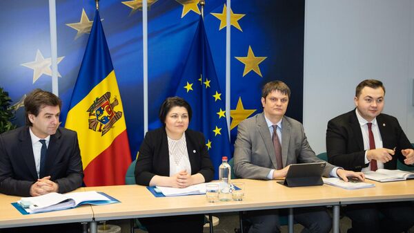 Делегация правительства Молдовы на встрече с еврокомиссаром по энергетике Кадри Симсон - Sputnik Молдова