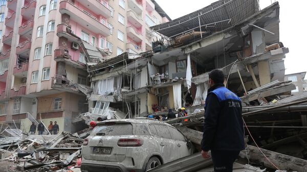 Землетрясение в Турции: число погибших превысило 3,3 тысячи человек - Sputnik Молдова