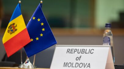 Steagurile Republicii Moldova și UE