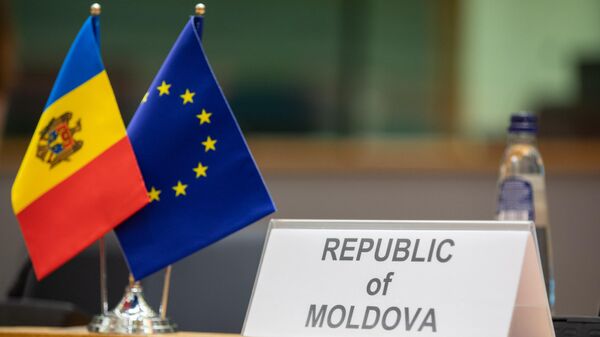 Steagurile Republicii Moldova și UE - Sputnik Молдова