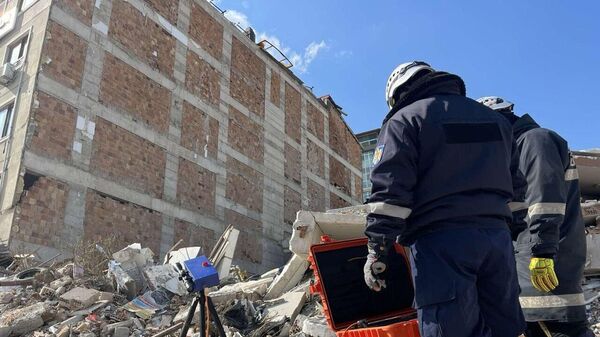 Молдавские спасатели на разборе завалов после землетрясений в Турции - Sputnik Молдова
