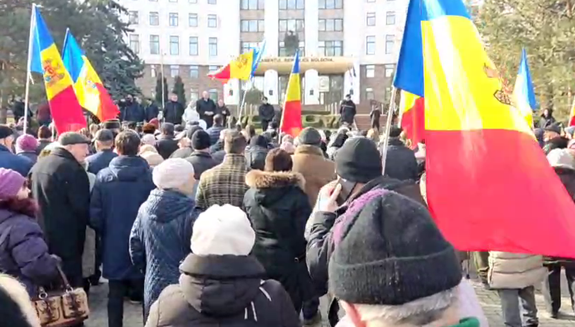 Протест оппозиции перед зданием парламента Молдовы - Sputnik Молдова, 1920, 16.02.2023