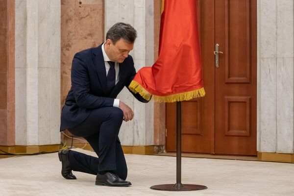 Dorin Recean la ceremonia depune a jurământul în calitate de prim-ministru. - Sputnik Moldova