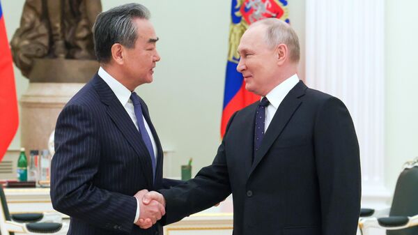 Putin și Wang Yi - Sputnik Moldova