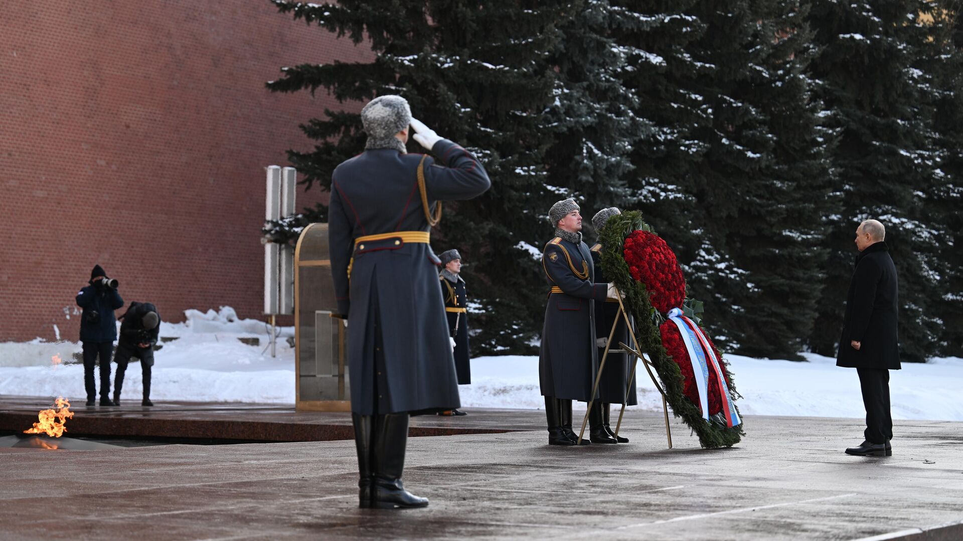 Putin a depus o coroană de flori la Mormântul Soldatului Necunoscut - Sputnik Moldova, 1920, 23.02.2023