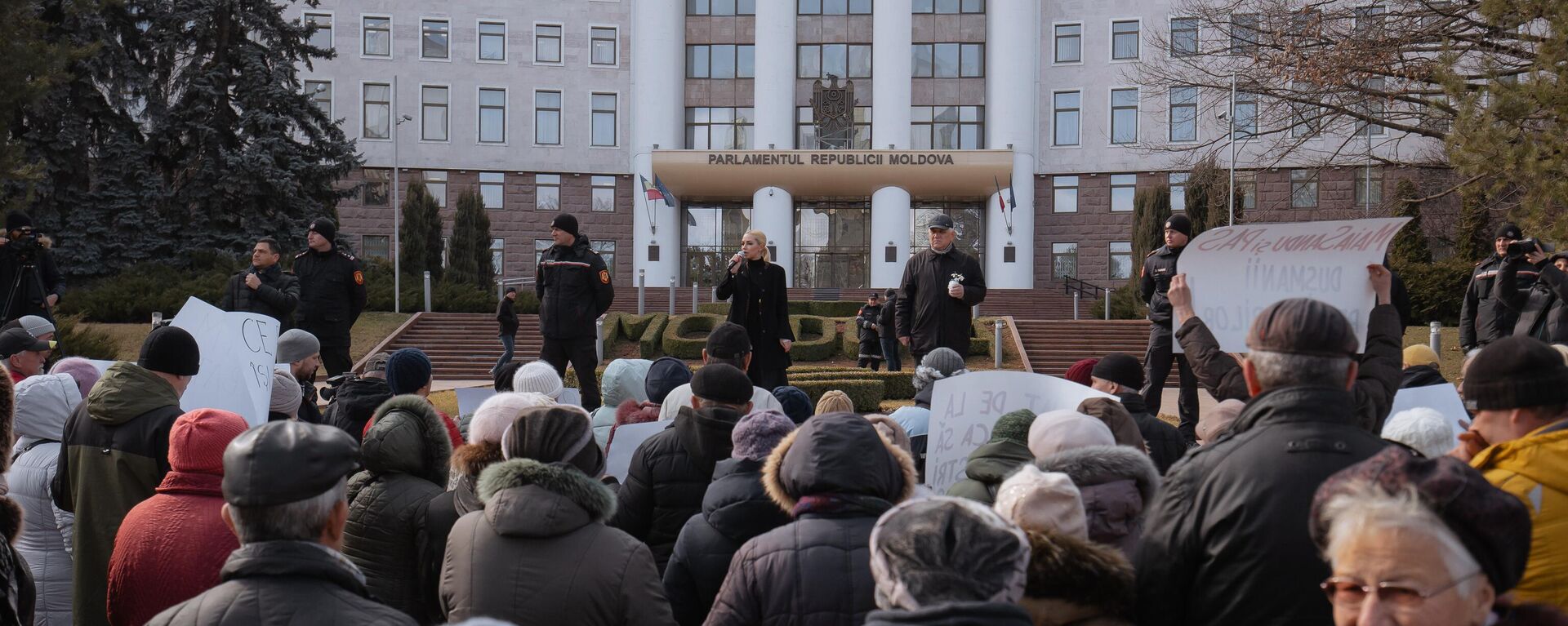 Протест перед зданием парламента Молдовы против низкой индексации пенсий - Sputnik Молдова, 1920, 23.02.2023