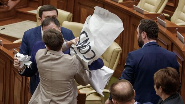 Потасовка в молдавском парламенте - Sputnik Молдова