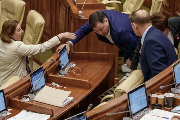 Потасовка в молдавском парламенте - Sputnik Молдова