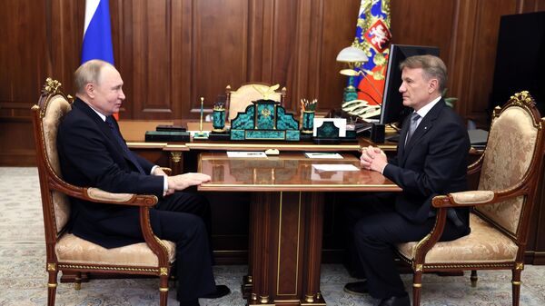 Хороший сигнал для всей экономики: Путин обсудил с Грефом работу Сбера - Sputnik Молдова