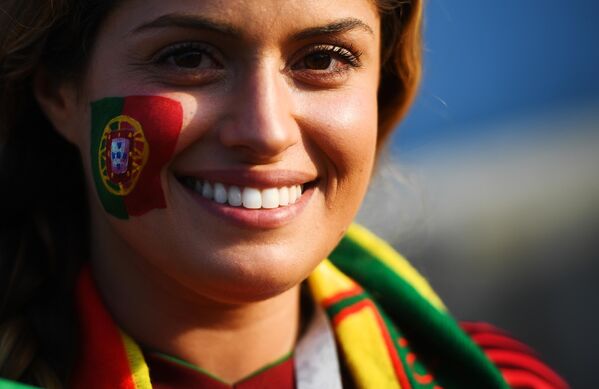 Болельщица сборной Португалии перед матчем - Sputnik Молдова