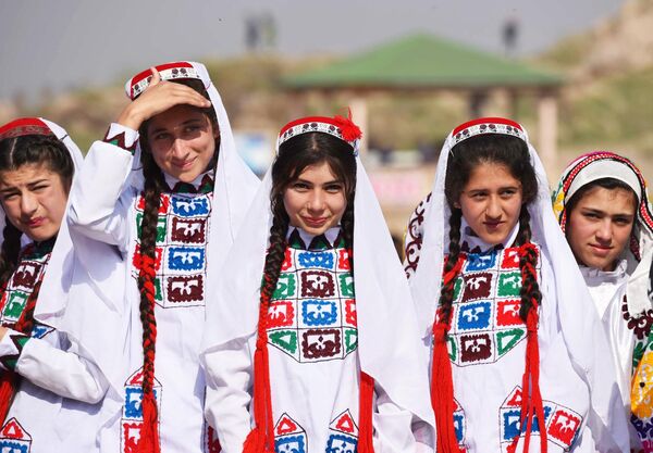 Участницы празднования Навруза в Гиссарской крепости в Таджикистане. - Sputnik Молдова