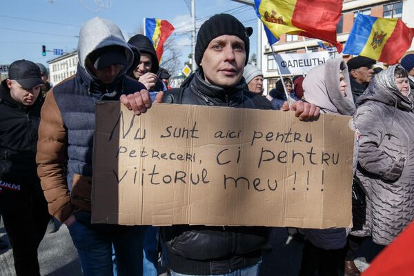 Протест &quot;Движения за народ&quot; в Кишиневе: &quot;Я пришел сюда ради будущего&quot;. - Sputnik Молдова