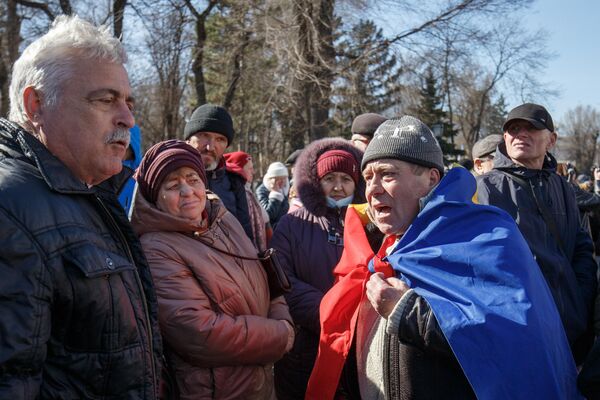 Участники протеста &quot;Движения за народ&quot; в Кишиневе, на митинге было очень много пожилых людей. - Sputnik Молдова