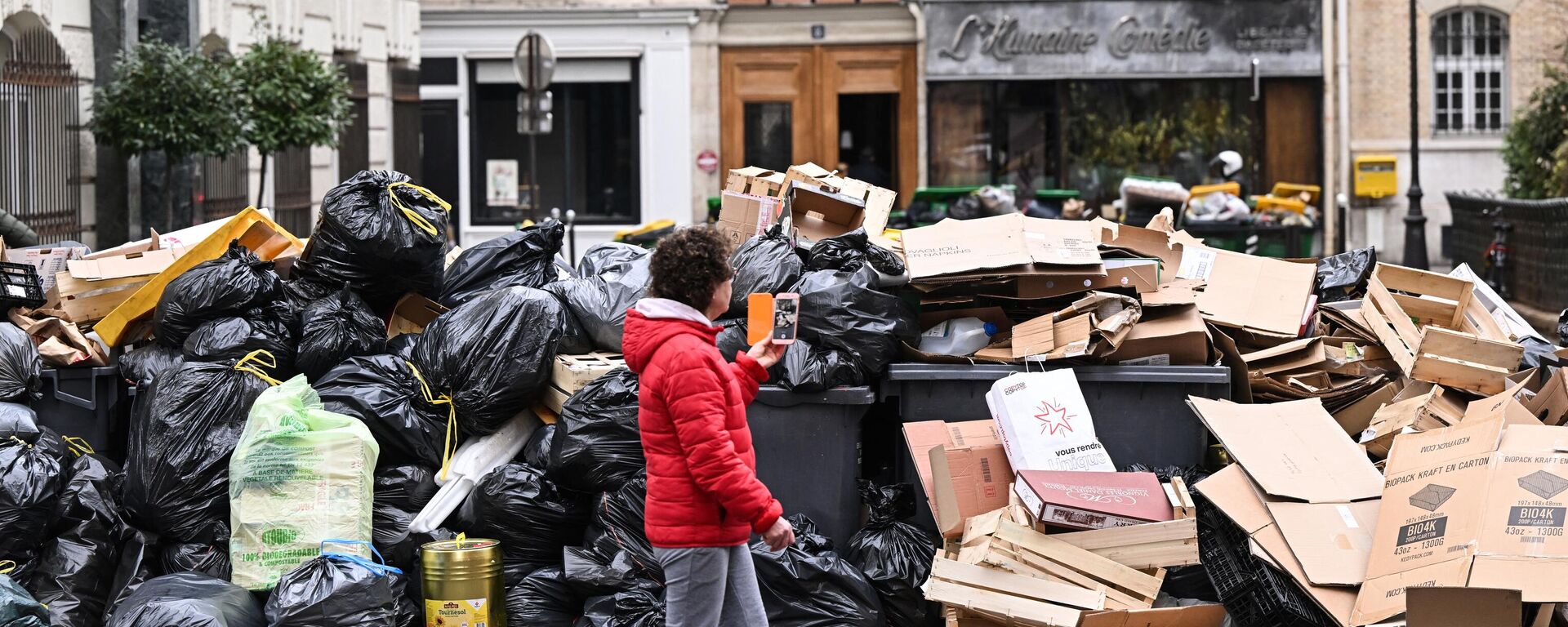 Горы мусора на улицах Парижа, Франция - Sputnik Молдова, 1920, 13.03.2023