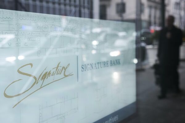 Помимо этого, в США были закрыты Signature Bank из-за системных рисков и крипто ориентированный банк Silvergate. - Sputnik Молдова