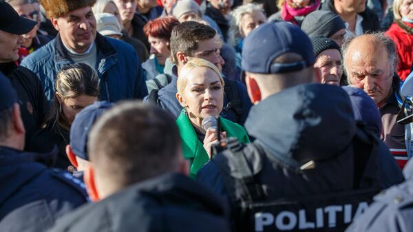 Протест на ступеньках перед входом в здание правительства Молдовы. - Sputnik Moldova