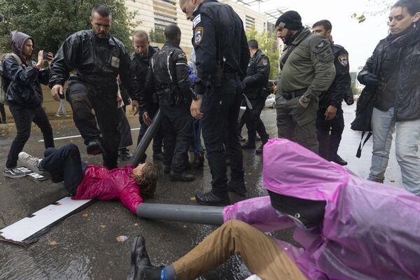 Полиция разгоняет демонстрантов и активистов в Иерусалиме, Израиль. - Sputnik Молдова