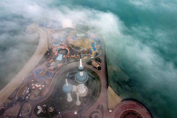 Кувейтские башни туманным утром. - Sputnik Молдова