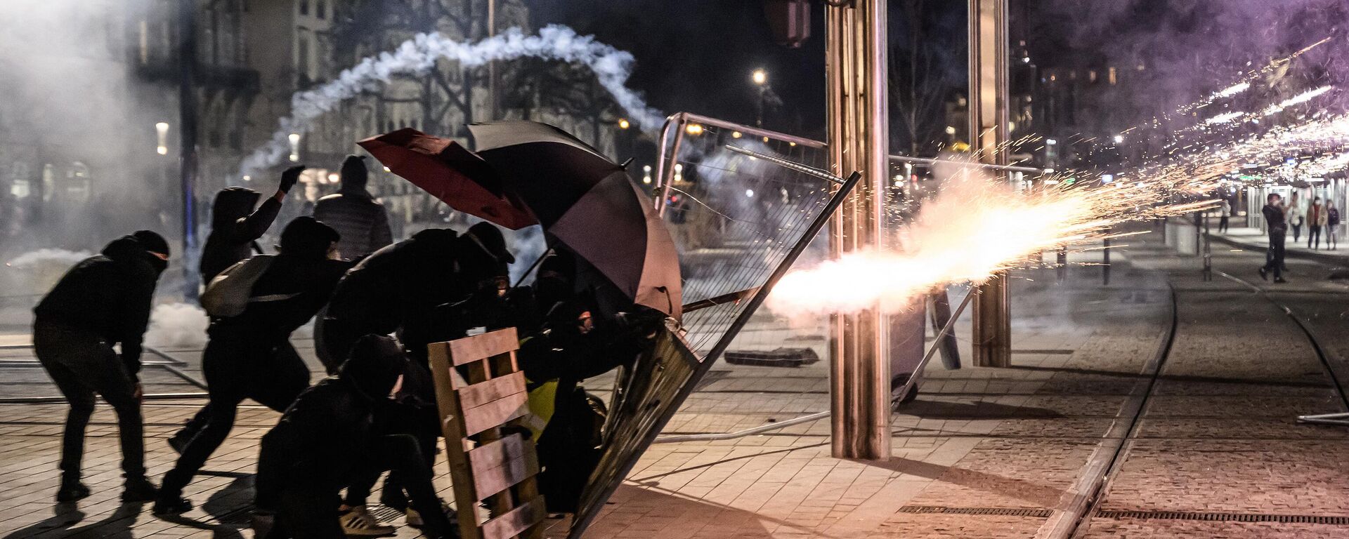 Столкновения демонстрантов с полицией в Нанте, Франция  - Sputnik Молдова, 1920, 18.03.2023