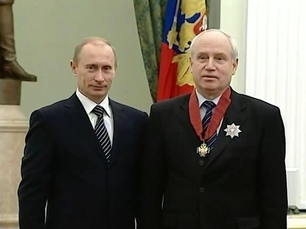 Lebedev a fost distins cu Ordinul „Pentru Serviciile Patriei”, în plus, are numeroase premii din țările vecine, precum Ordinul „Dustlik” din Uzbekistan, Ordinul de Onoare din Belarus, Ordinul lui Ștefan cel Mare din Moldova și multe altele. - Sputnik Moldova