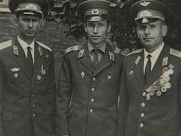 La fel ca mulți băieți din acei ani, Serghei a visat să devină cosmonaut. Poezia sa dedicată lui German Titov a fost publicată în Pionerskaya Pravda. Și Serghei Nikolaevici însuși a mers în Ucraina pentru a intra la Școala de Aviație Cernigov. - Sputnik Moldova-România