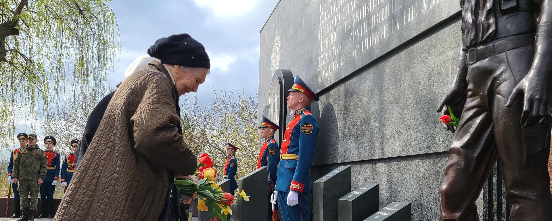 В Тирасполе отметили годовщину освобождения от от немецко-фашистских захватчиков - Sputnik Молдова, 1920, 12.04.2023