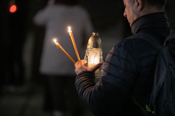 Прибытие Благодатного огня в собор Рождества Христова в Кишиневе. - Sputnik Молдова