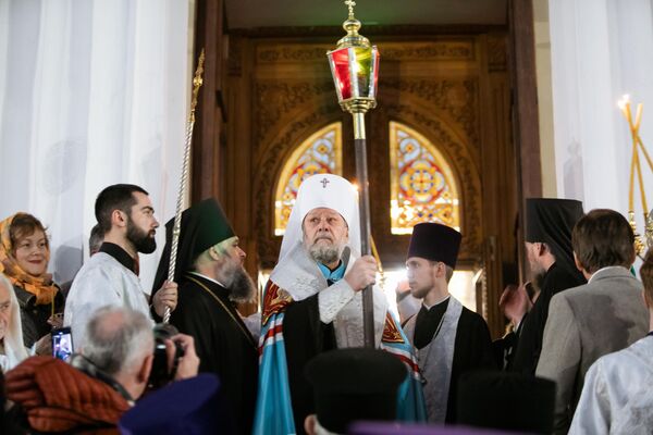 Митрополит поздравляет верующих: Христос воскресе! - Sputnik Молдова