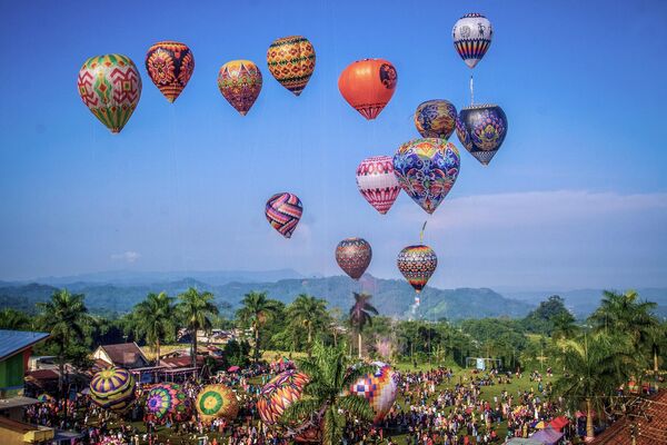 Фестиваль воздушных шаров в Вонособо, Индонезия. - Sputnik Молдова