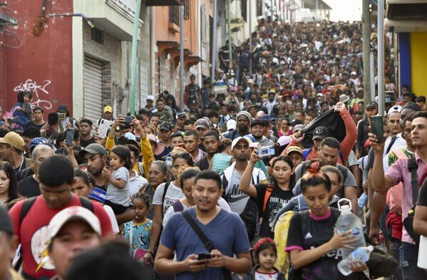 Мигранты на пути в Мехико из Тапачулы, Мексика. - Sputnik Молдова