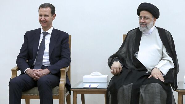 Președinții Iranului și Siriei, Ebrahim Raisi și Bashar al-Assad - Sputnik Moldova-România